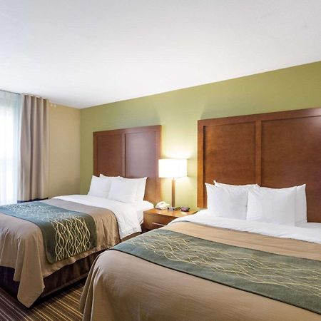 Comfort Inn & Suites Fayetteville-University Area Екстериор снимка