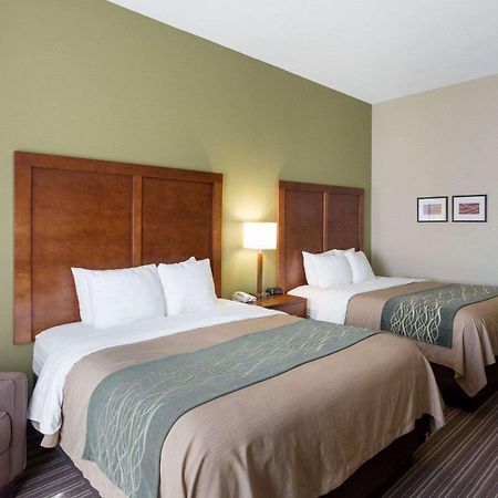 Comfort Inn & Suites Fayetteville-University Area Екстериор снимка