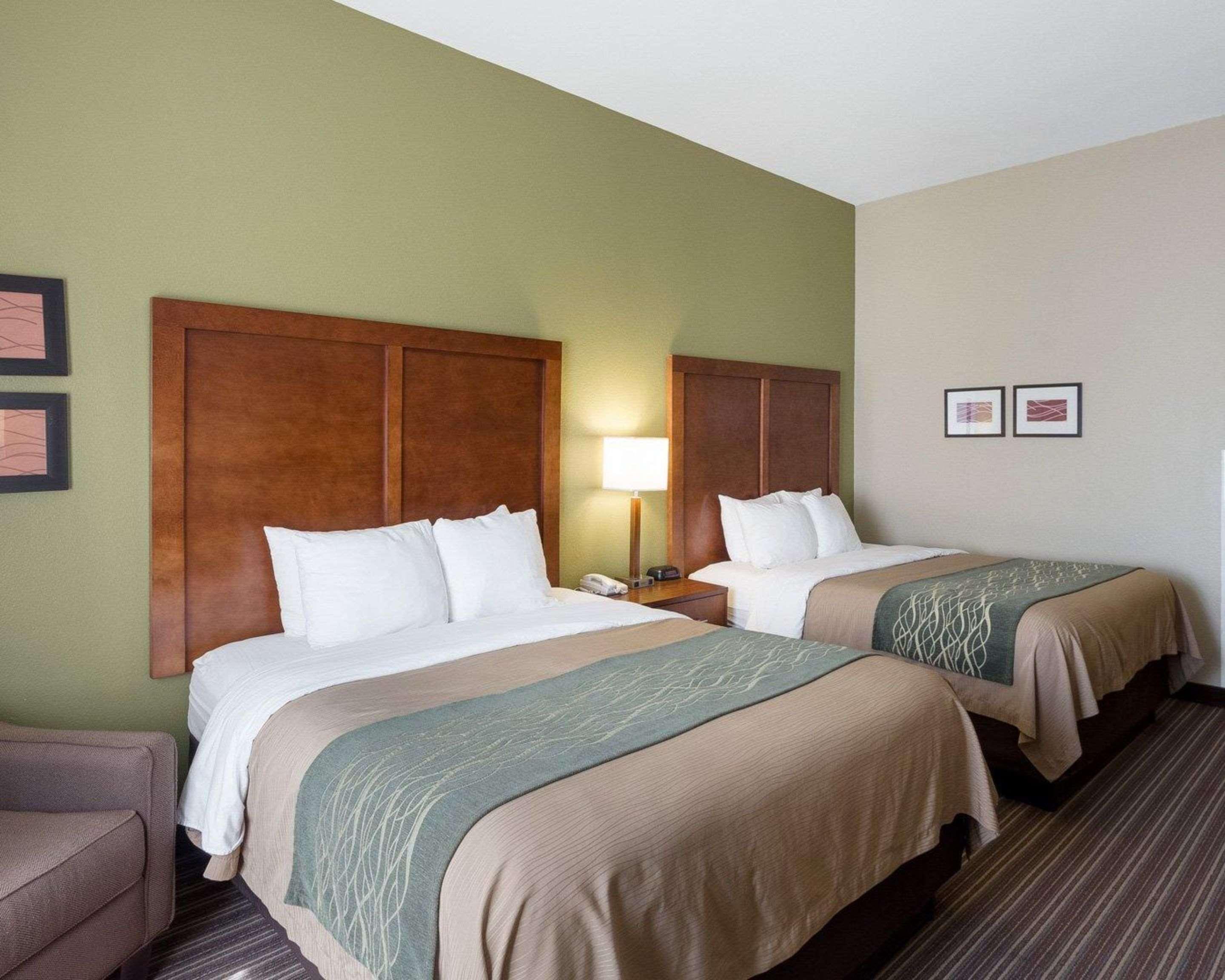 Comfort Inn & Suites Fayetteville-University Area Екстериор снимка