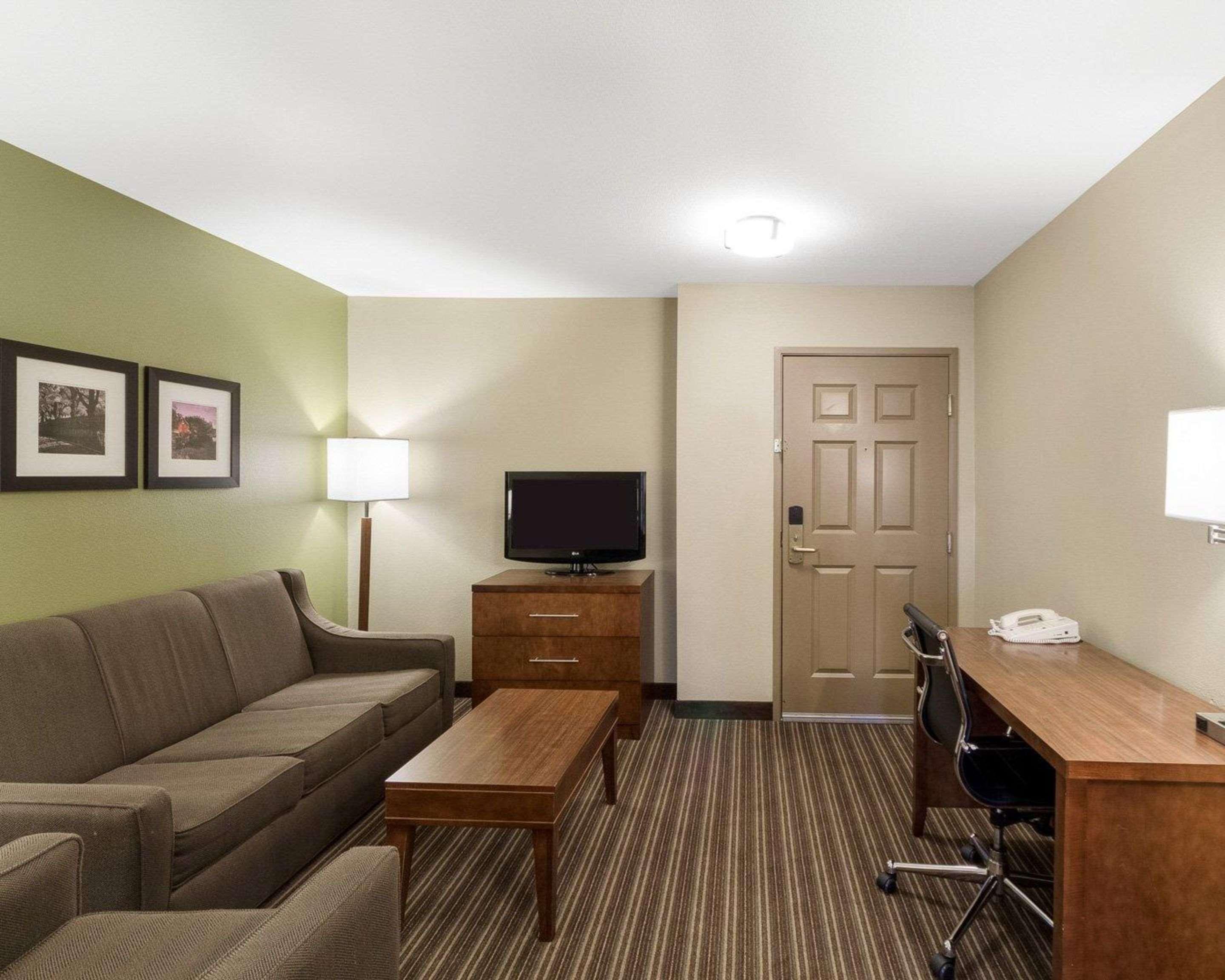 Comfort Inn & Suites Fayetteville-University Area Екстериор снимка