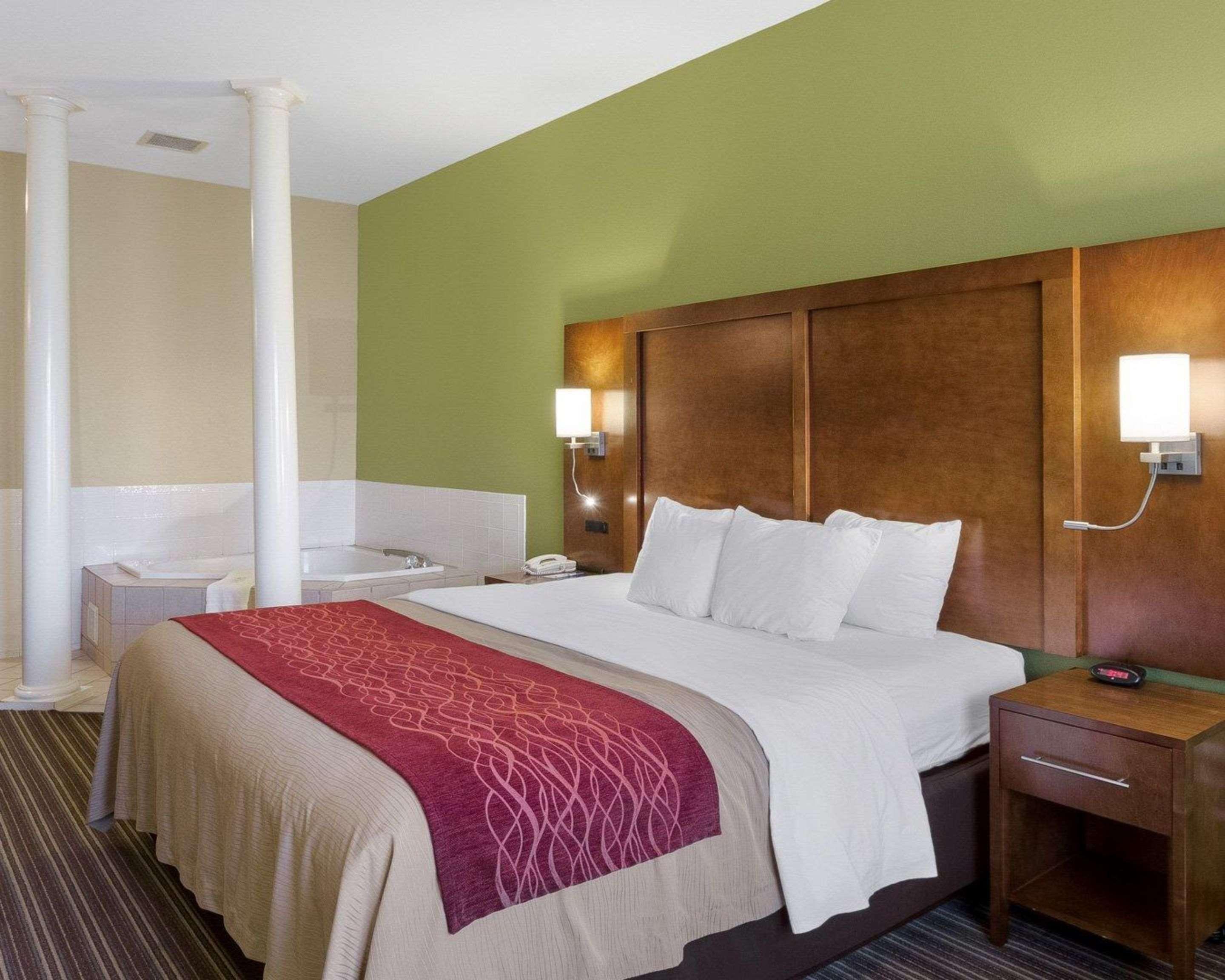 Comfort Inn & Suites Fayetteville-University Area Екстериор снимка