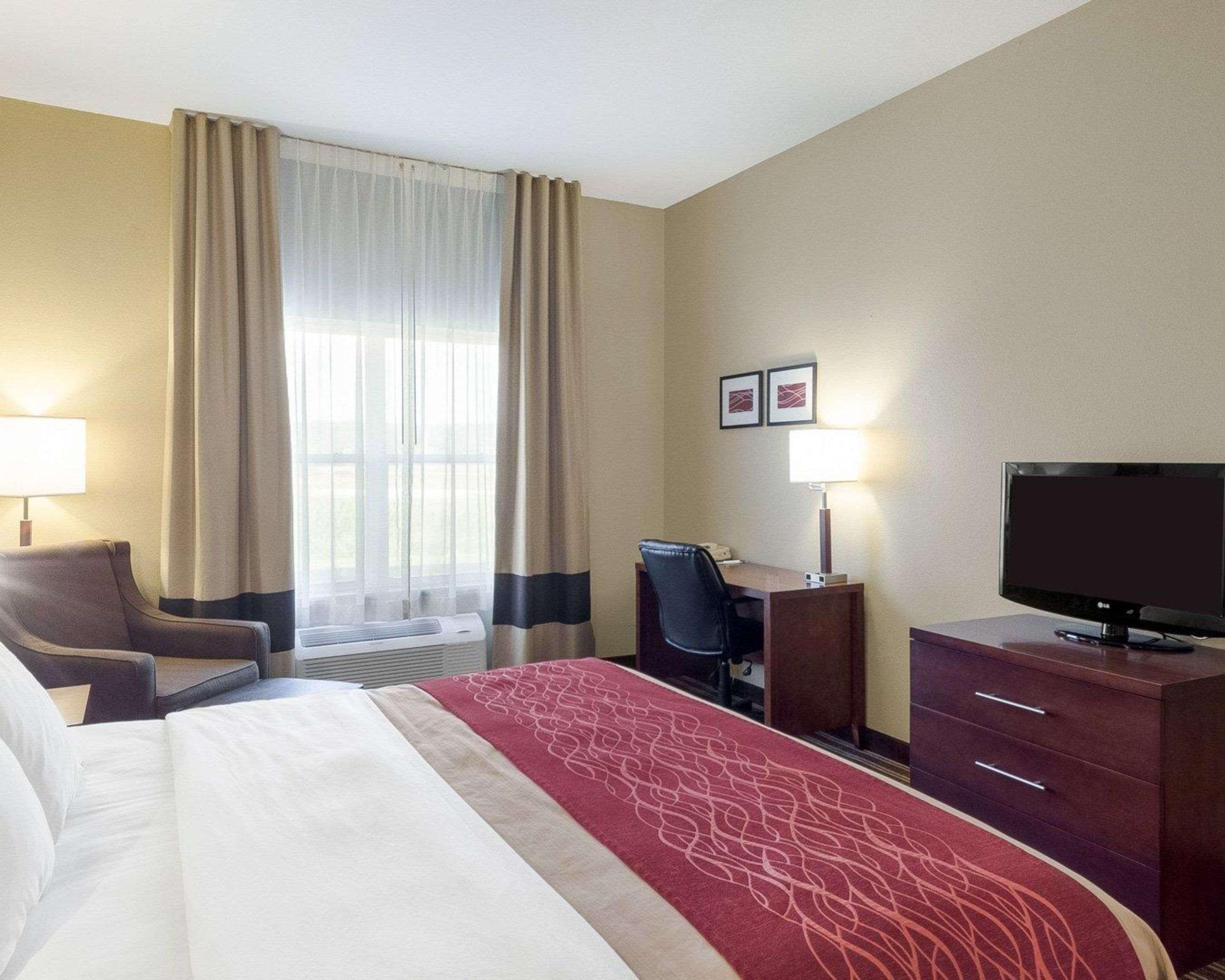 Comfort Inn & Suites Fayetteville-University Area Екстериор снимка