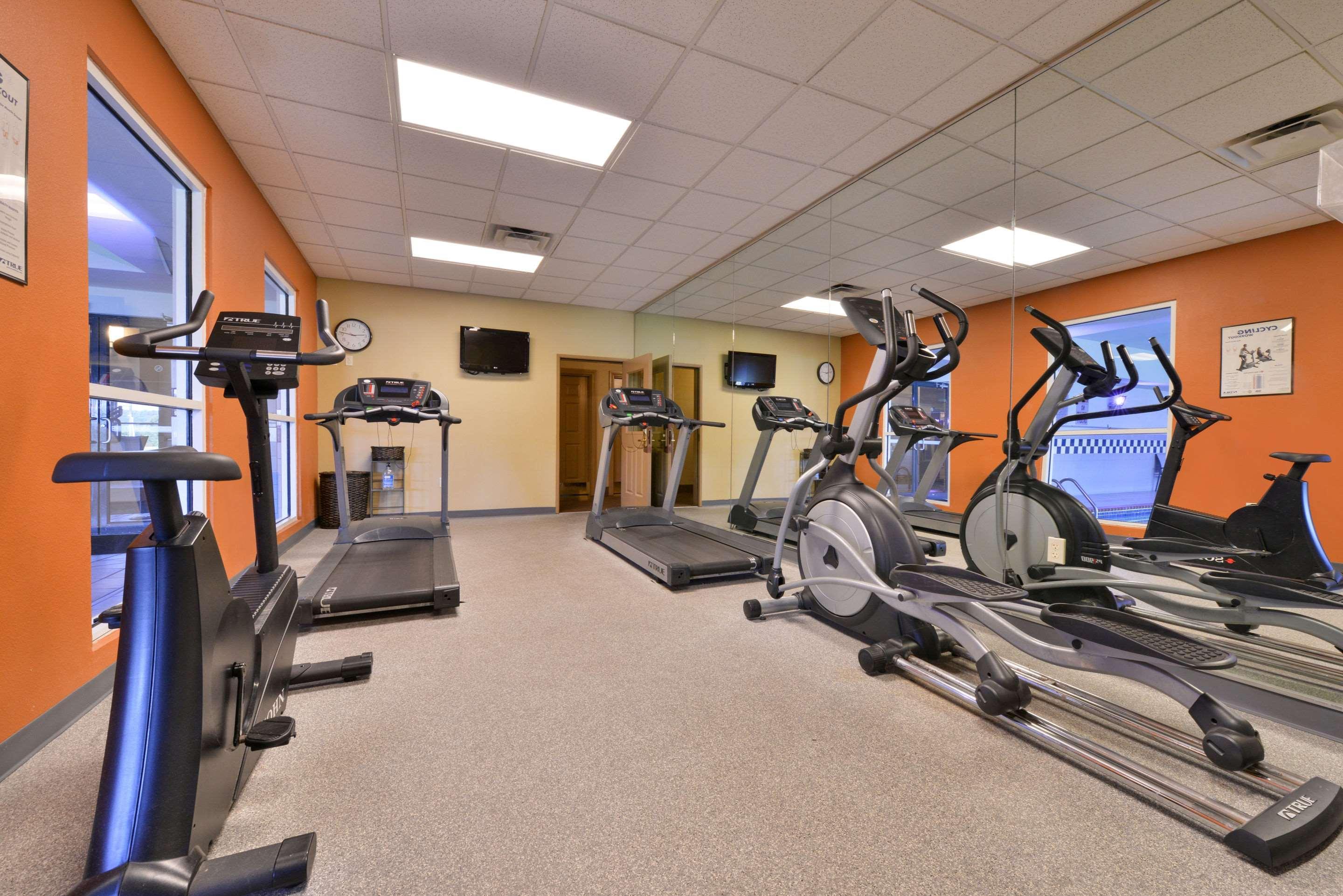 Comfort Inn & Suites Fayetteville-University Area Екстериор снимка