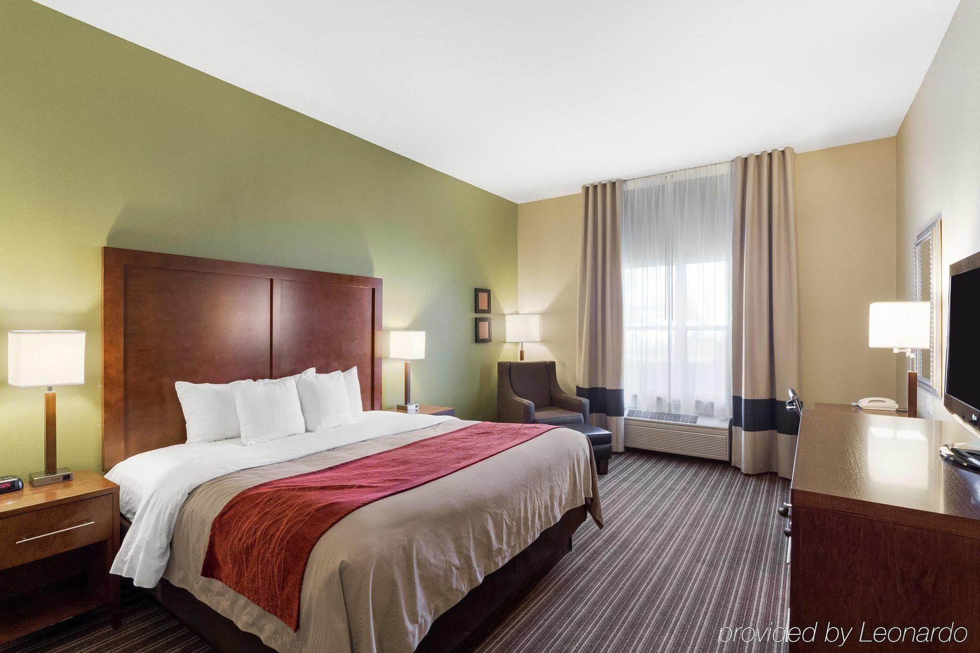 Comfort Inn & Suites Fayetteville-University Area Екстериор снимка