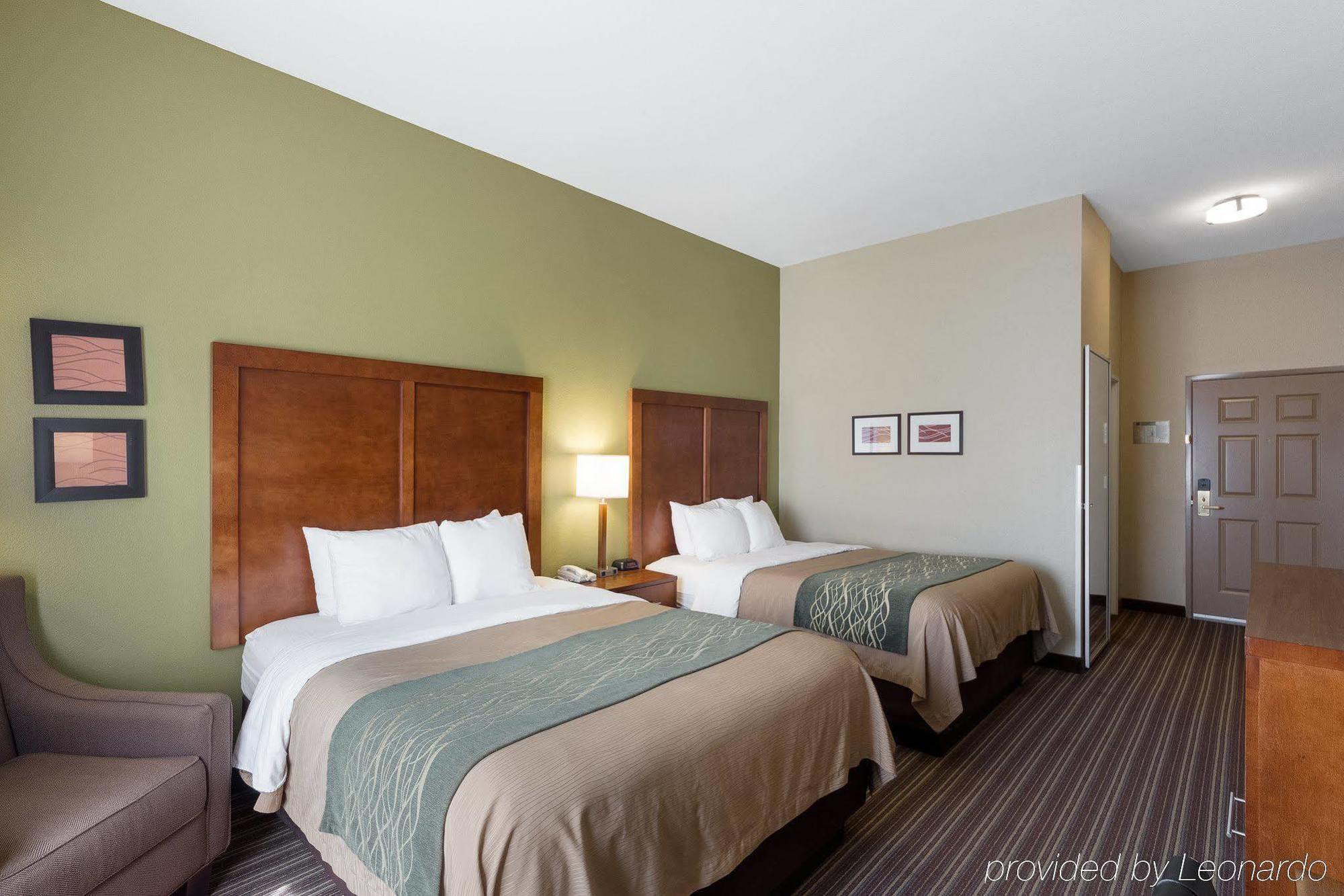 Comfort Inn & Suites Fayetteville-University Area Екстериор снимка