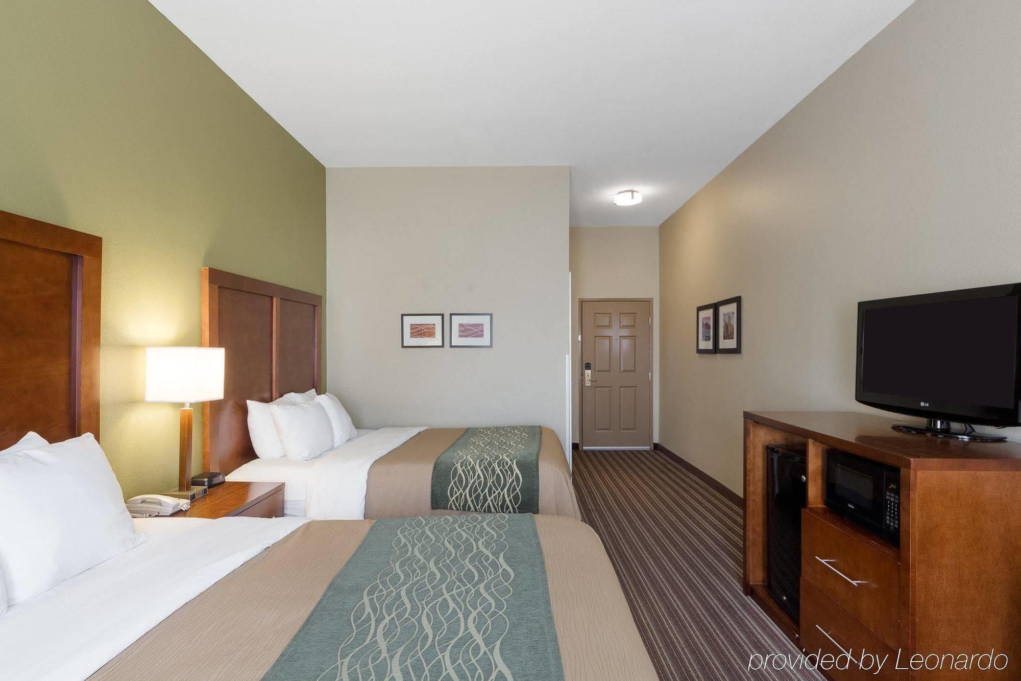 Comfort Inn & Suites Fayetteville-University Area Екстериор снимка