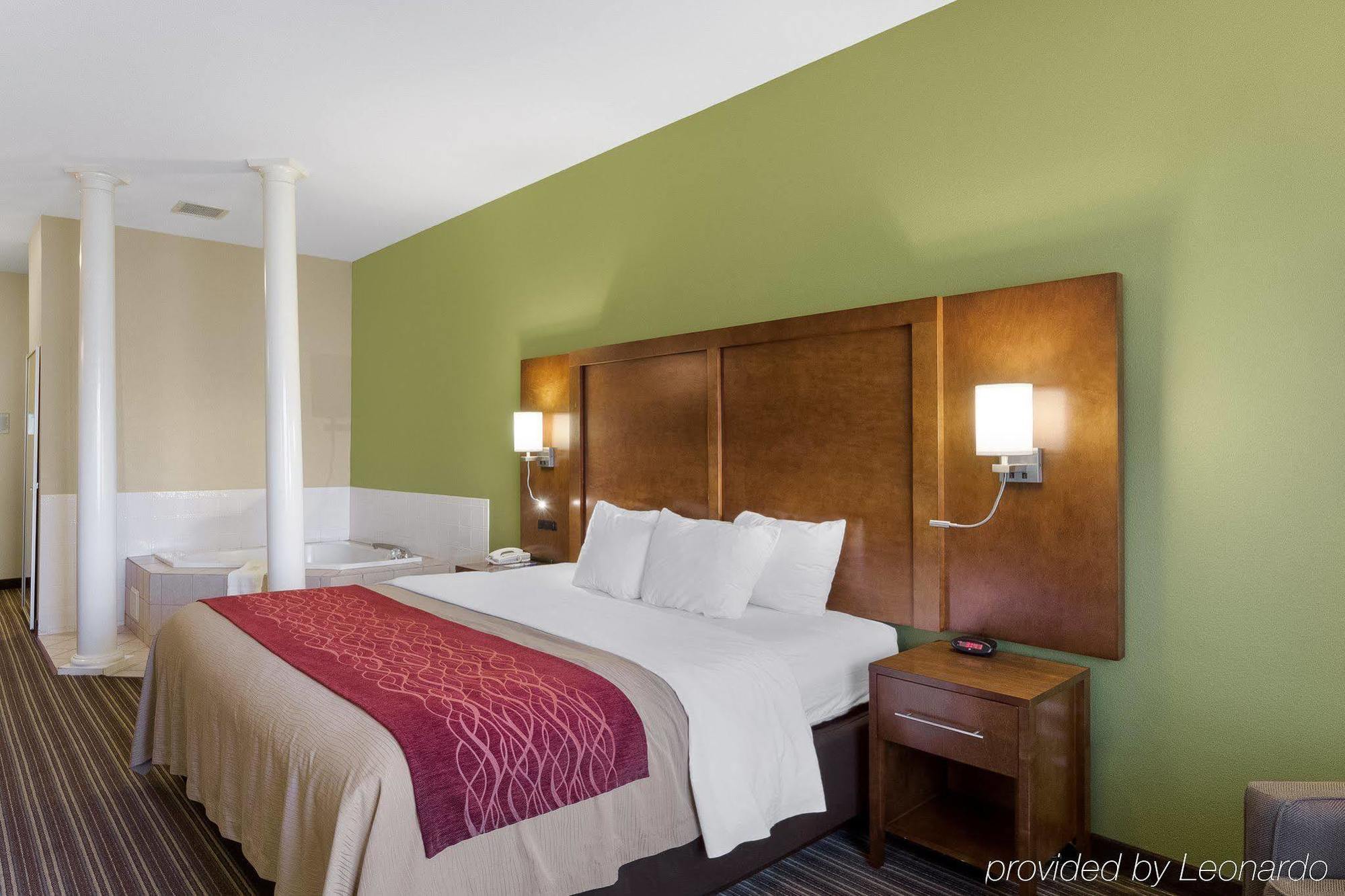 Comfort Inn & Suites Fayetteville-University Area Екстериор снимка