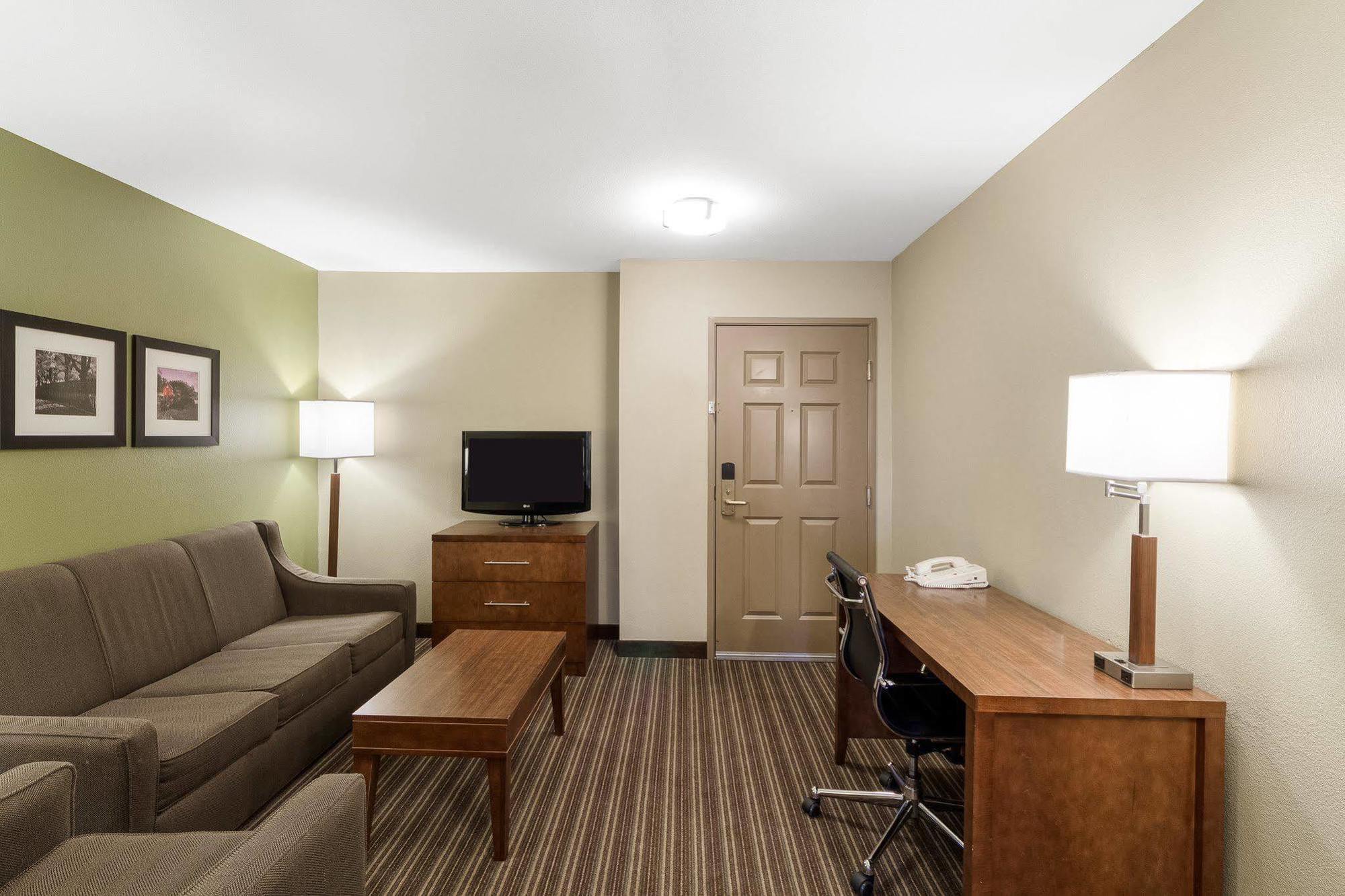 Comfort Inn & Suites Fayetteville-University Area Екстериор снимка