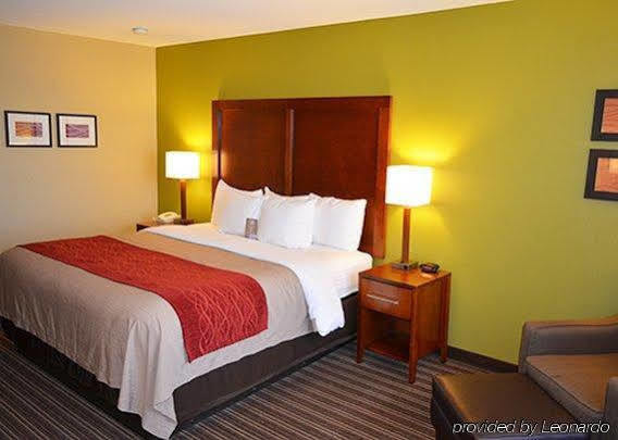 Comfort Inn & Suites Fayetteville-University Area Екстериор снимка